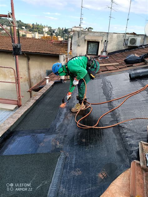 dettaglio macro del meccanismo di bloccaggio della guaina su una pistola Piblock