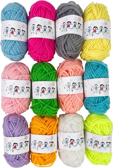 set di ferri uncinetto colorati e gomitoli di lana per neonati