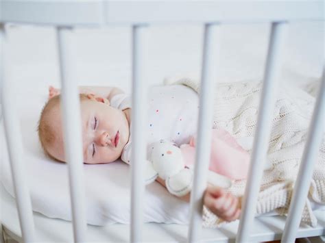 Schema di transizione del sonno: dalla culla al lettino