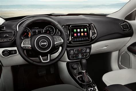 Jeep Compass interna con seggiolini auto