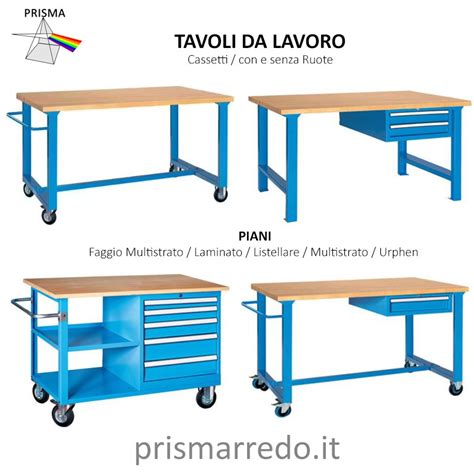 Tavolo da lavoro con materiali per scrapbooking e biglietti battesimo