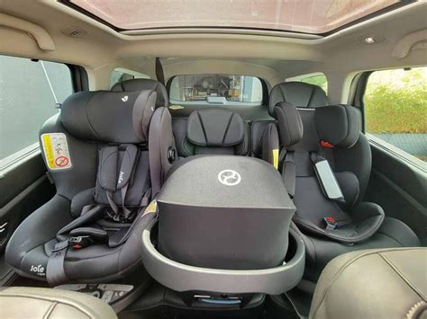 Interno auto con seggiolino