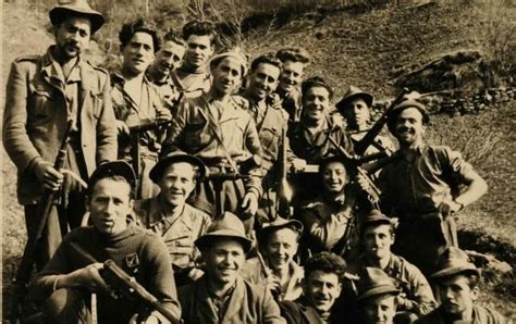 Partigiani italiani durante la Resistenza in montagna