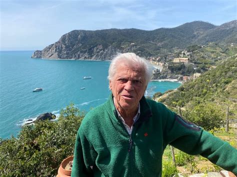 Piero Corte nella sua vigna a Monterosso al mare