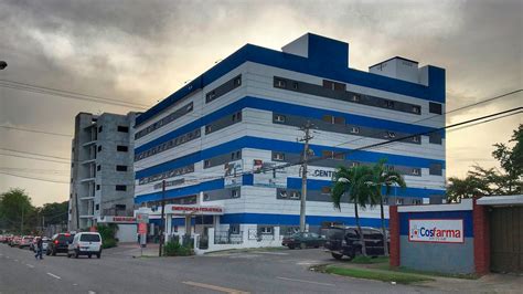 Centro medico moderno e accogliente con strumentazione ginecologica di ultima generazione