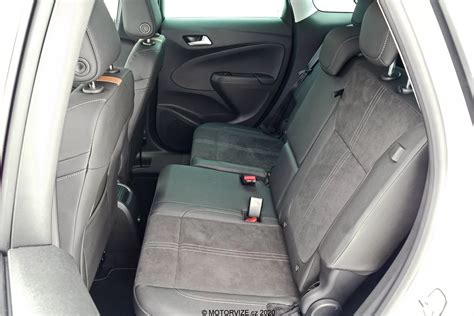 Interni spaziosi e configurazione modulare dell'Opel Meriva A