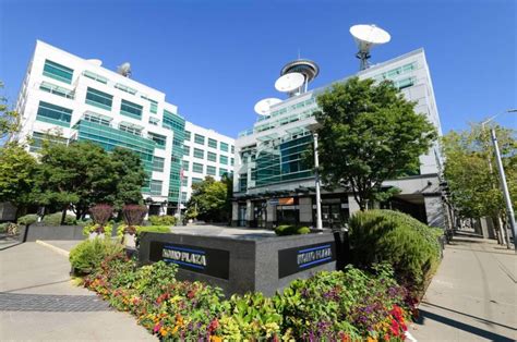 Veduta aerea panoramica dell'ospedale Grey Sloan Memorial sotto il cielo di Seattle