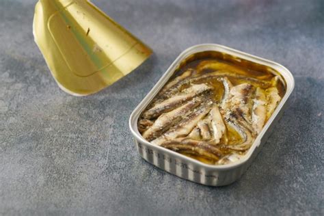 pesce in scatola di alta qualità in dispensa