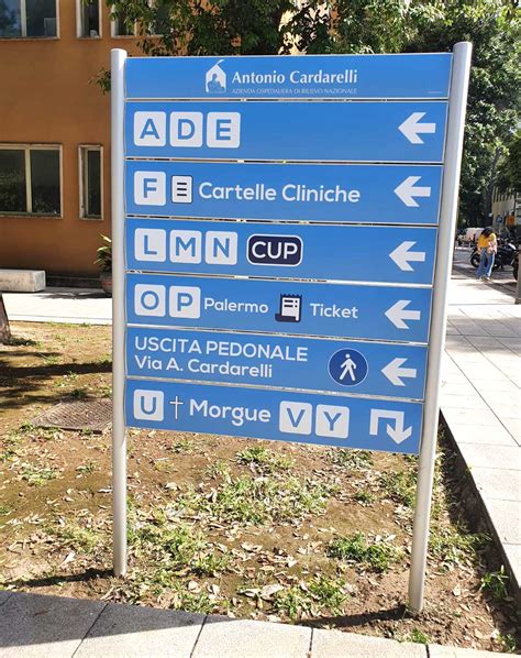 Segnaletica orari di visita ospedale