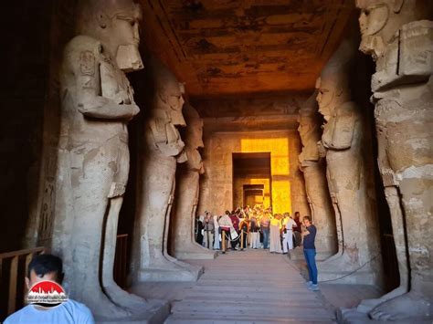 Il Sancta Sanctorum di Abu Simbel durante il fenomeno dell'illuminazione solare