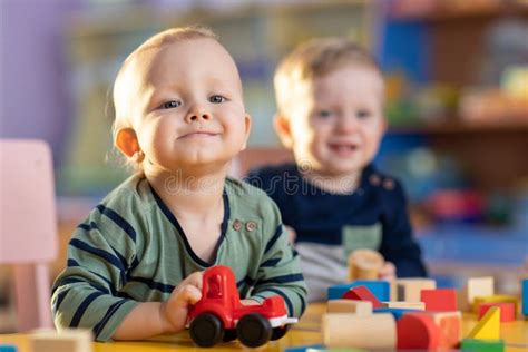 bambini sorridenti scuola materna