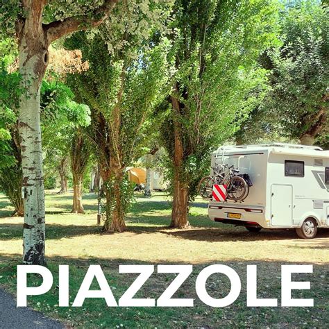 Piazzole ampie e ombreggiate in campeggio