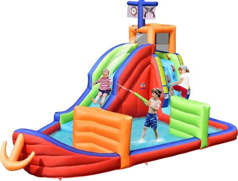 Piscina e aree gioco acquatiche per bambini in campeggio
