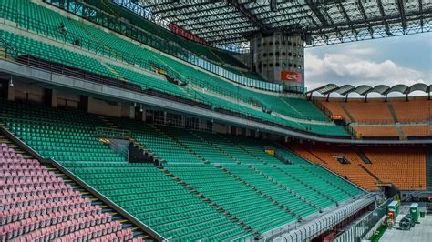Stadio Giuseppe Meazza gremito di tifosi