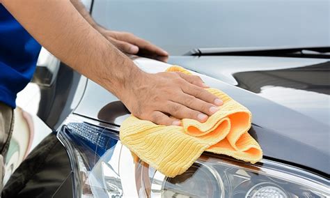 Dettaglio delle istruzioni per la pulizia e la cura del rivestimento del seggiolino auto