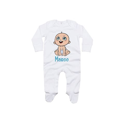 illustrazione di una tutina per neonato con grafica a tema pirata personalizzata con nome