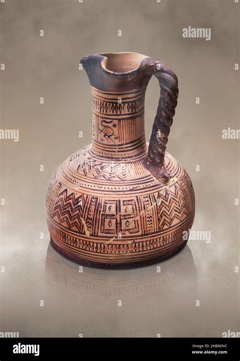 Ricostruzione di antico biberon preistorico in ceramica