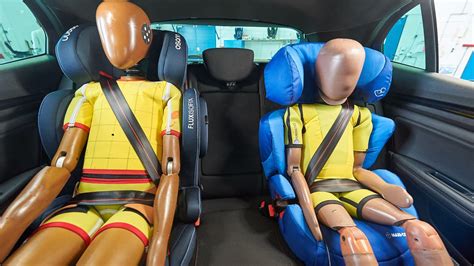 Manichini utilizzati nei crash test per seggiolini auto