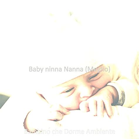 Bambino che dorme ascoltando una ninna nanna
