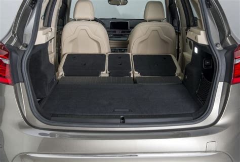 Sedili posteriori di una BMW Serie 2 Gran Tourer con spazio per seggiolini