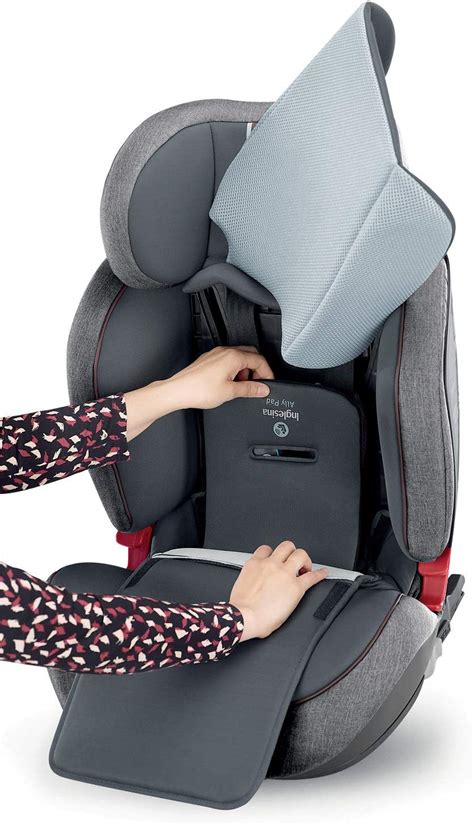 Bambino in seggiolino auto con dispositivo anti-abbandono