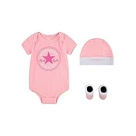 Set di abbigliamento per neonata: body, tutina, calzini e cappellino