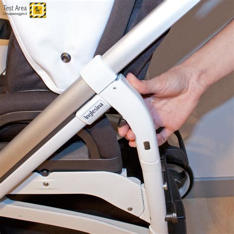 Dettaglio delle ruote e delle sospensioni anteriori dell'Inglesina Quid3