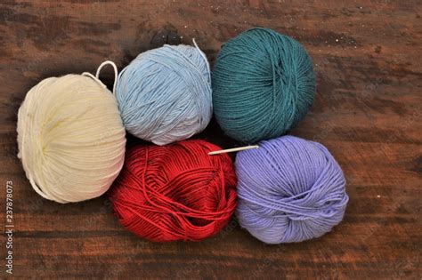 Gomitoli di lana colorati