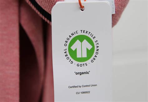 Etichetta di certificazione GOTS su un capo di abbigliamento