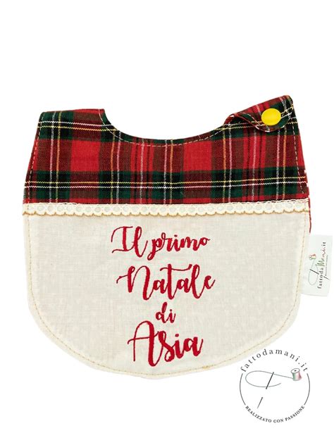 Bavaglino ricamato con nome personalizzato