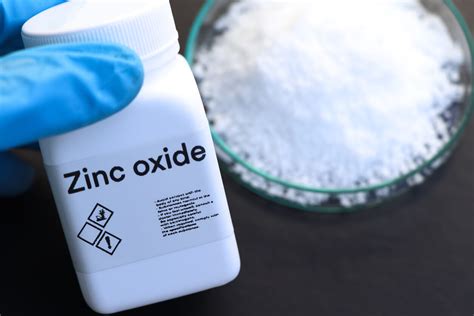 Molecola di ossido di zinco e la sua interazione con la pelle