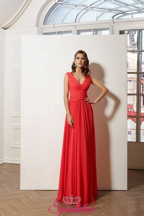 Esempio di abbinamento accessori per un abito rosso da cerimonia
