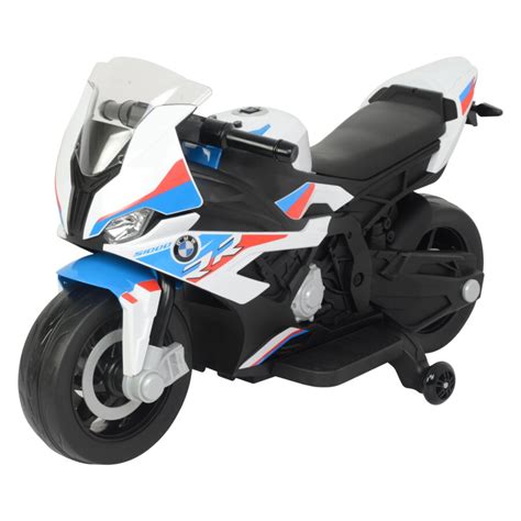 Bambini che giocano con mini moto BMW giocattolo