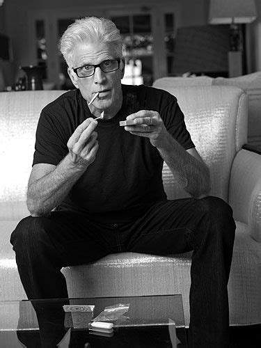 Ricostruzione del cartonato originale di Ted Danson in smoking