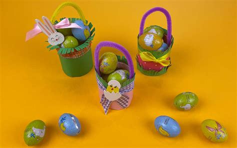 Esempi di cestini pasquali di diverse forme e dimensioni per uova e decorazioni