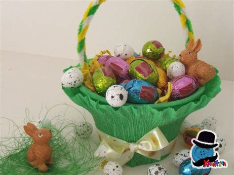 Cestino pasquale in stile shabby chic con carta crespa e decorazioni delicate