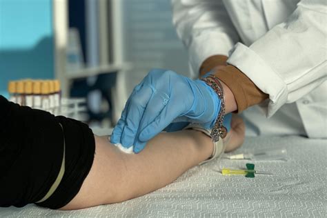 Prelievo di sangue per analisi ormonale