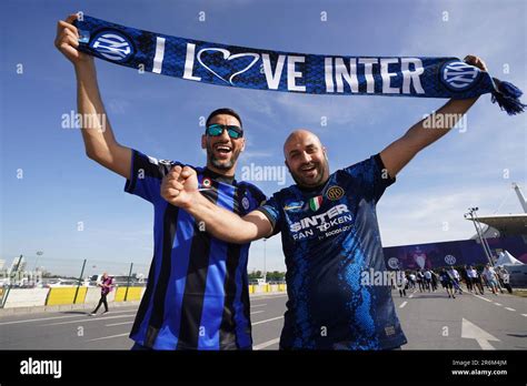 Tifosi cileni fuori dallo stadio
