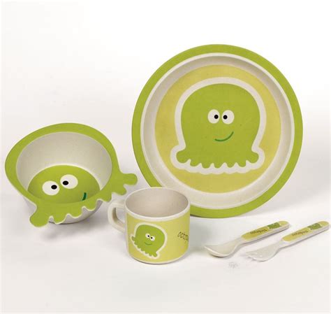 Set di stoviglie colorate per bambini