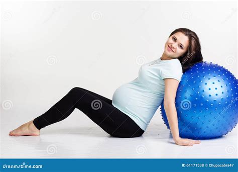 donna incinta con fitball