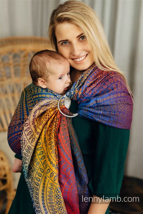 Fascia ad anelli con bambino in posizione sul fianco