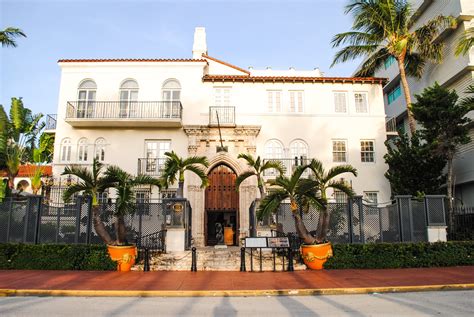 Facciata di Casa Casuarina a Miami Beach