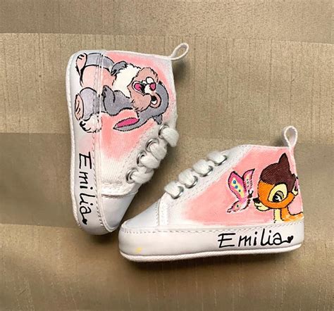 Esempio di scarpine neonato personalizzate fatte a mano
