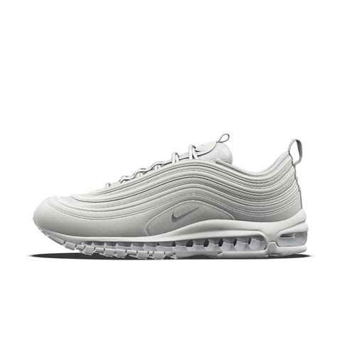 Nike Air Max 97 in una discoteca
