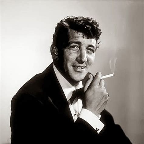 Ritratto fotografico d'epoca di Dean Martin in smoking