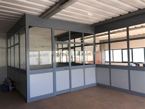 panoramica dei moderni sistemi modulari trio esposti in un negozio specializzato
