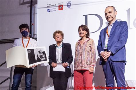Dacia Maraini riceve un premio