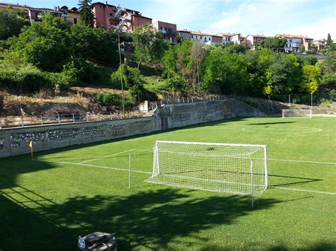 Dettagli di personalizzazione su un capo sportivo