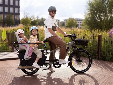 Bambini su seggiolini cargo bike BOET