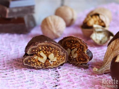 Fichi secchi farciti e ricoperti di cioccolato